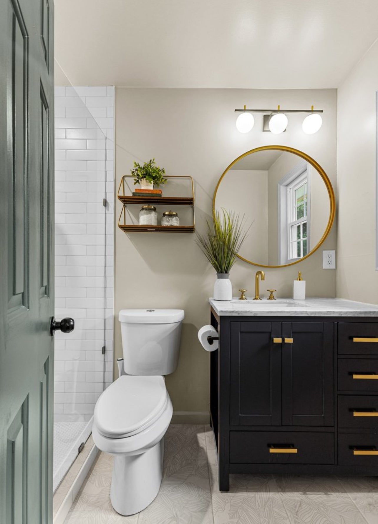 🎨 Color Consultation – Let’s Find Your Perfect Hue! 🎨